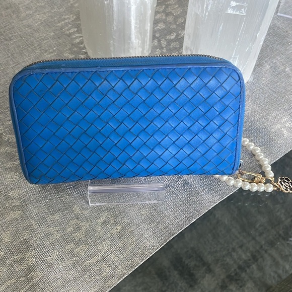 Bottega Veneta royal blue leather wallet - Picture 2 of 7